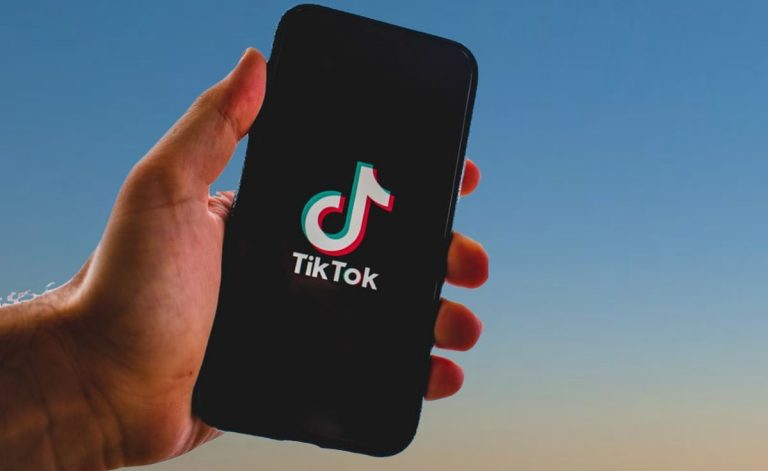 L’Ue si scaglia contro TikTok Lite: ecco cos’è l’app che paga gli utenti per guardare i video